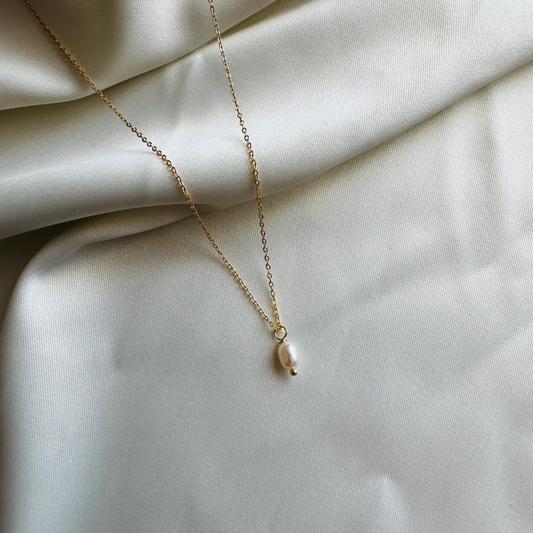 Dainty Pearl Necklace